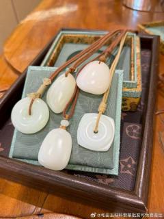和田玉白玉随型挂件,老坑山料,质地细腻温润,成熟老道,上手把玩有油脂